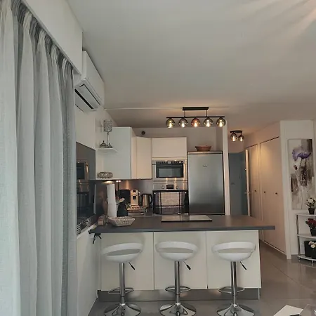 Au Centre-port, Piscine, Clim & A 300m