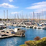 Cosy, Centre Port, Piscine, Proche Apartment *