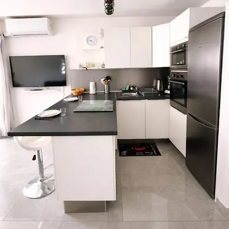 Cosy, Centre Port, Piscine, Proche Apartment *