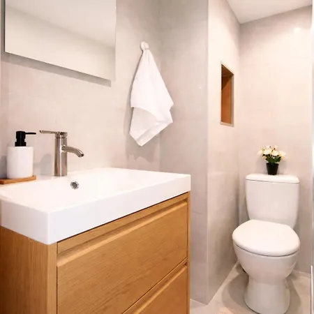 Cosy, Centre Port, Piscine, Proche Apartment