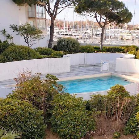 Cosy, Centre Port, Piscine, Proche Appartement