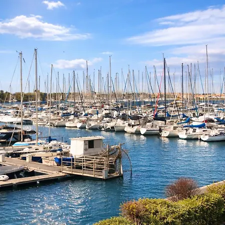 Cosy, Centre Port, Piscine, Proche Apartment *
